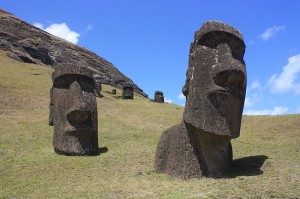 Images of the Easter Island statues